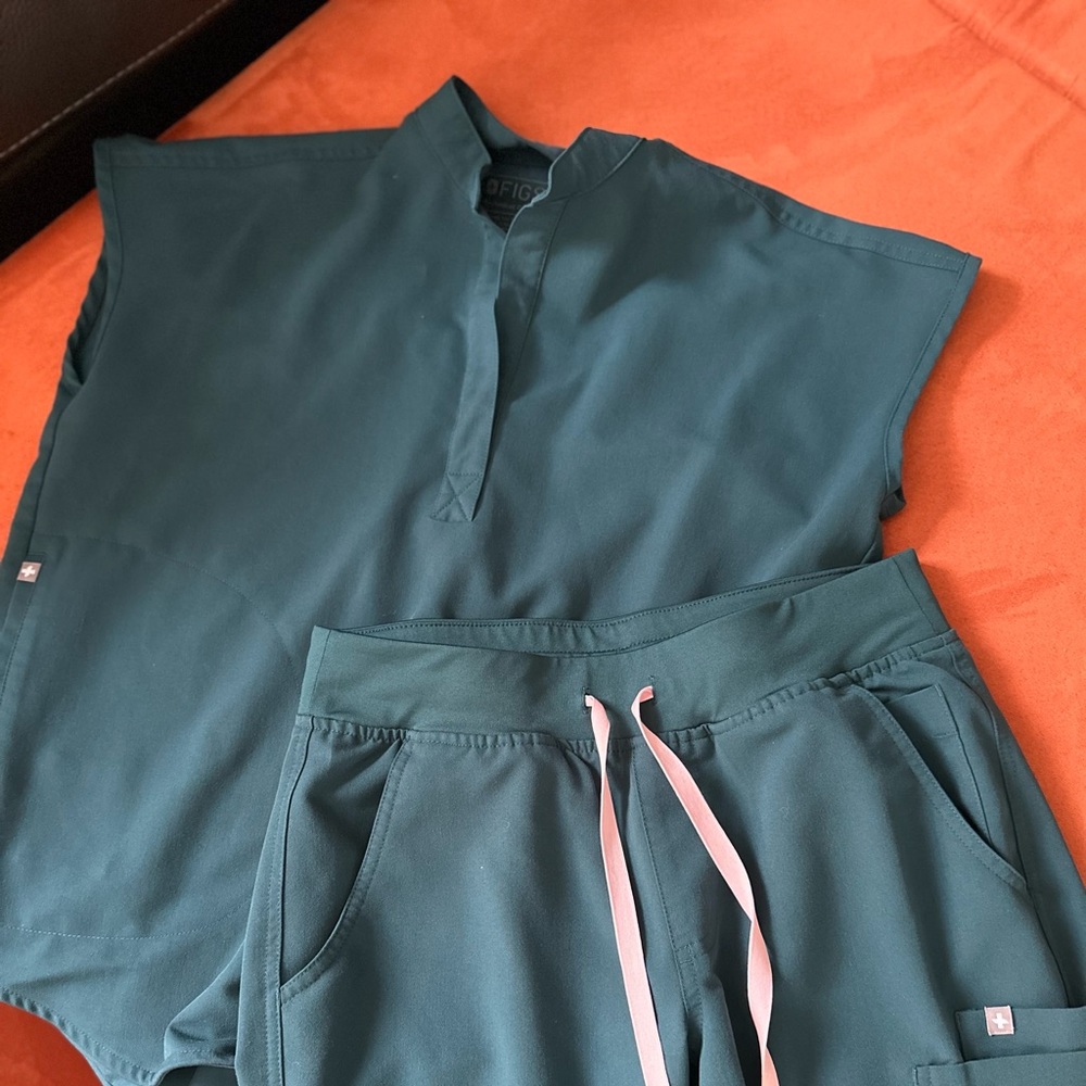 FIGS Caribbean blue scrubs